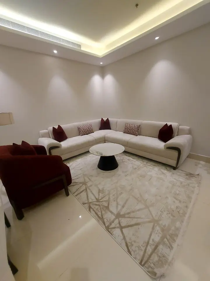 كنب مفصّل من أعمال واي كلاس 4